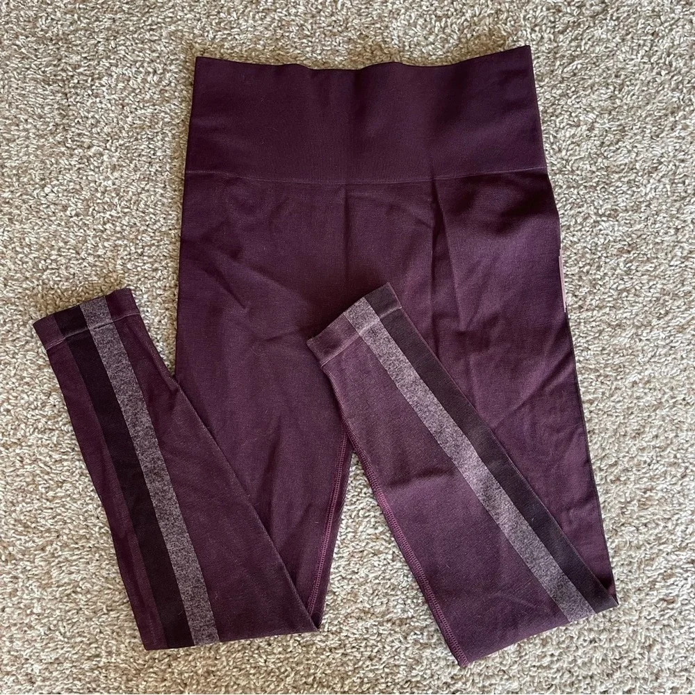 SPANX•Look At Me Now Leggings•Jammy Plum•Size Small - Picture 4 of 7
